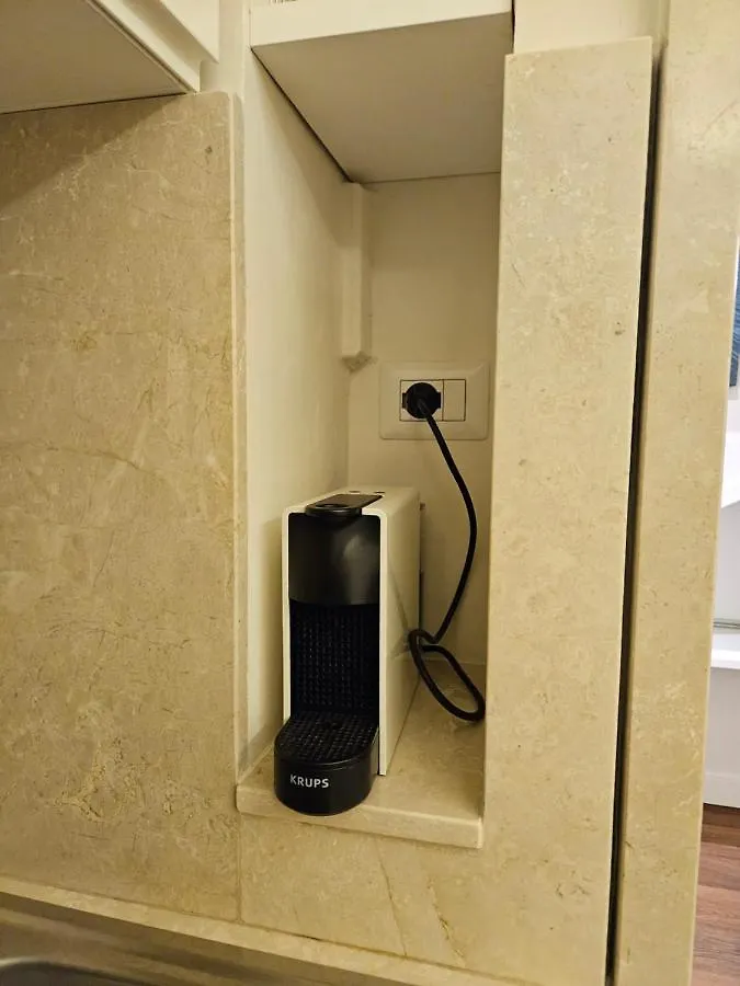 The One Frattina Apartment Rome