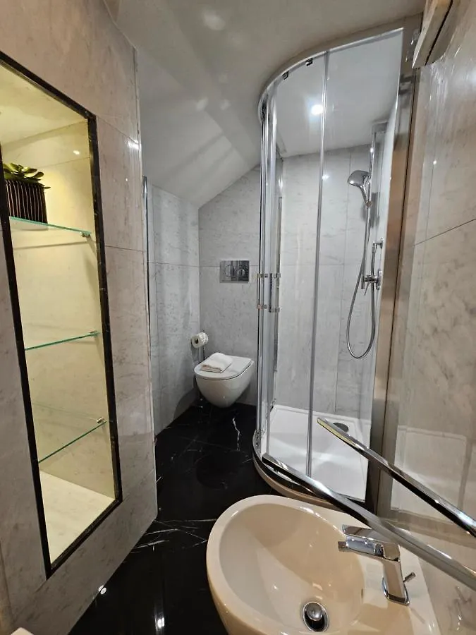 The One Frattina Apartment Rome Italy